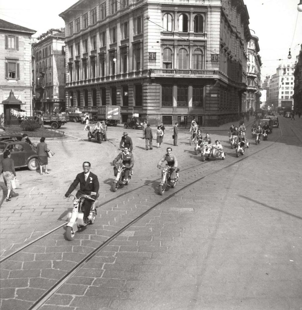 1949 Wedding ride in Lambretta in Milano