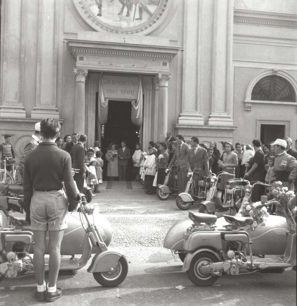 1949 Wedding ride in Lambretta in Milano