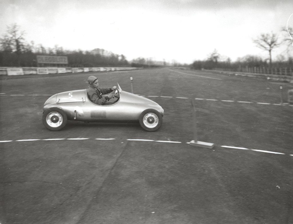 1950 First race of go-karts fitted with 125CC Lambretta engines in Monza