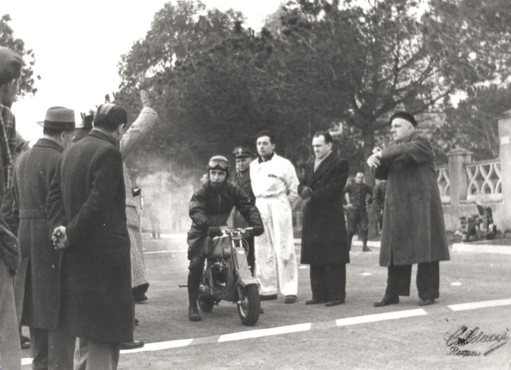 1951 Romolo Ferri sets a world speed record with the Lambretta 125CC class