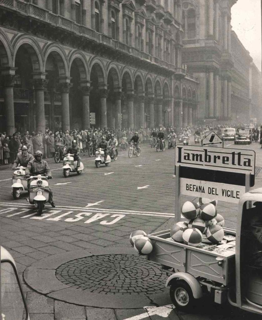 1958 Epiphany day (the three kings) in Milan with Lambretta scooters