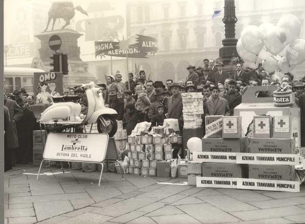 1958 Epiphany day (the three kings) in Milan with Lambretta scooter