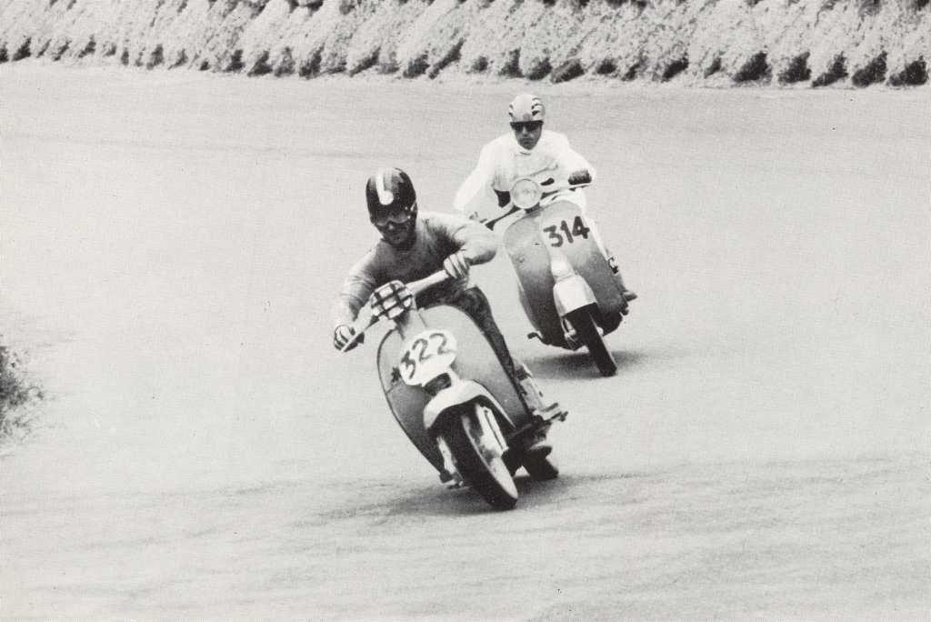 Race in England with Lambretta scooters