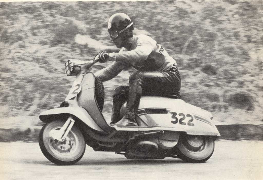 Race in England with Lambretta scooters